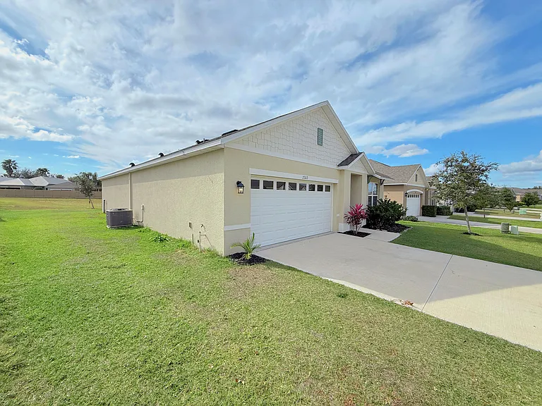 2703 Rowan St — Photo 2