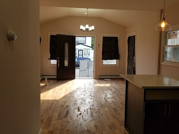4th image of 11519 146th St