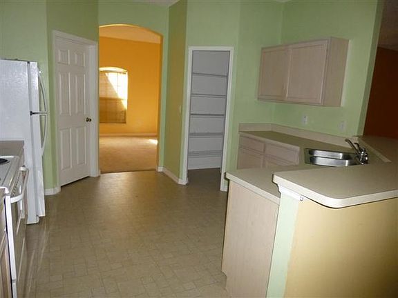 5th image of 13 Becket Ln