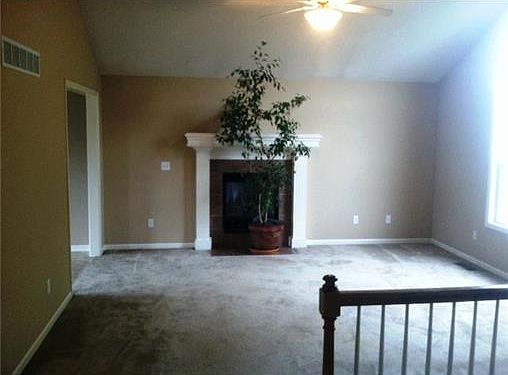 3rd image of 8636 N Myrtle Ave