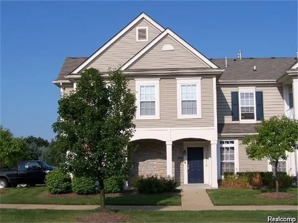 14210 Addington Dr, Walled Lake, MI 48390