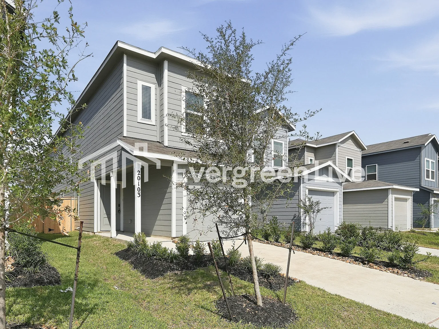 4 bed, 2.5 bath, 1535 sqft, $1,705 — Photo 2
