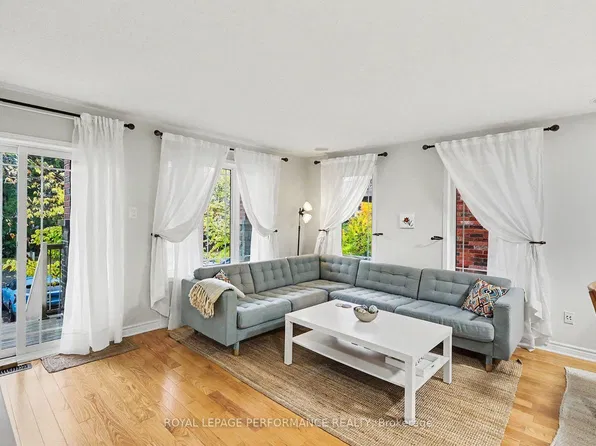 458 Leboutillier Ave, Ottawa, ON K1K 2V7
