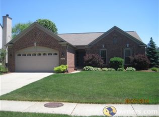 2645 Aubrey Dr, Lake Orion, MI 48360