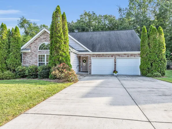 828 Soaring Eagle Cir, Hixson, TN 37343