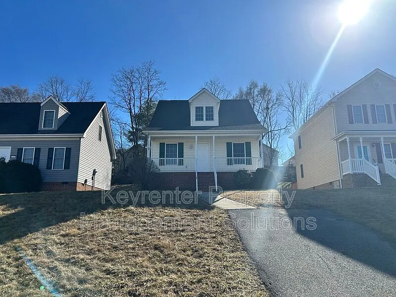 3 bed, 2.0 bath, 1224 sqft, $1,865 — Photo 2