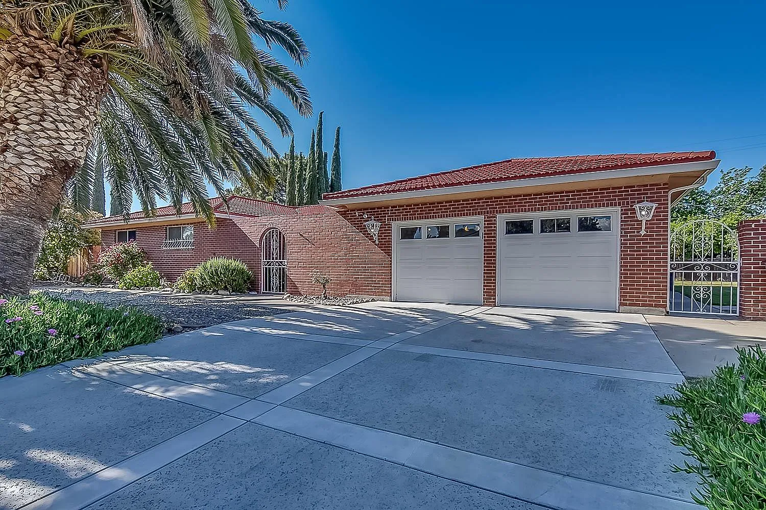 15735 W Redondo Dr photo 1