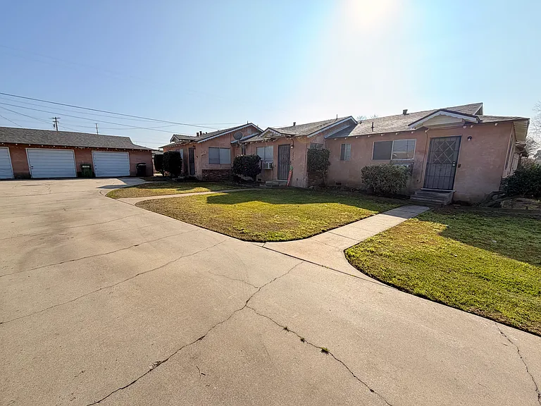 3224 Berg Ave — Photo 8