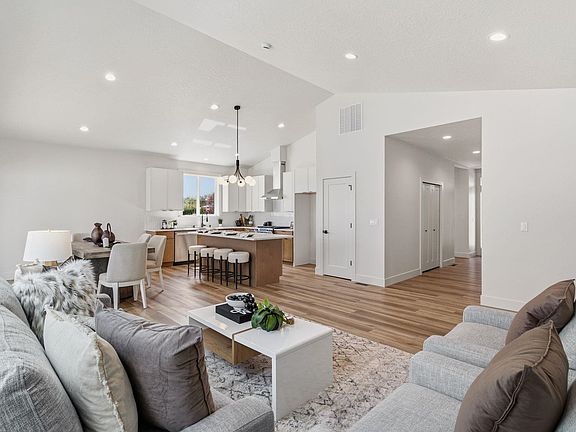 5th image of 414 N Moen Ln