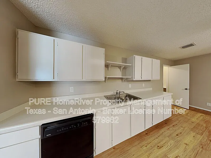 3 bed, 2.0 bath, 1993 sqft, $1,845 — Photo 4