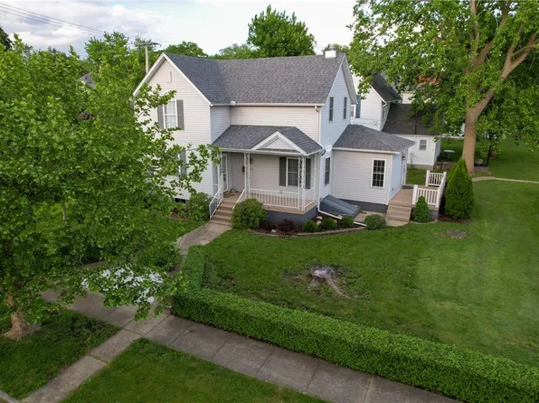 112 N 3rd St, Hoopeston, IL 60942