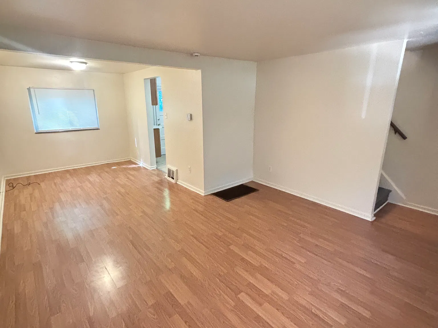 2 bed, 900 sqft, $995 — Photo 3