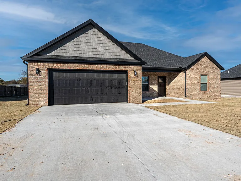 2312 John Montgomery Cir — Photo 4