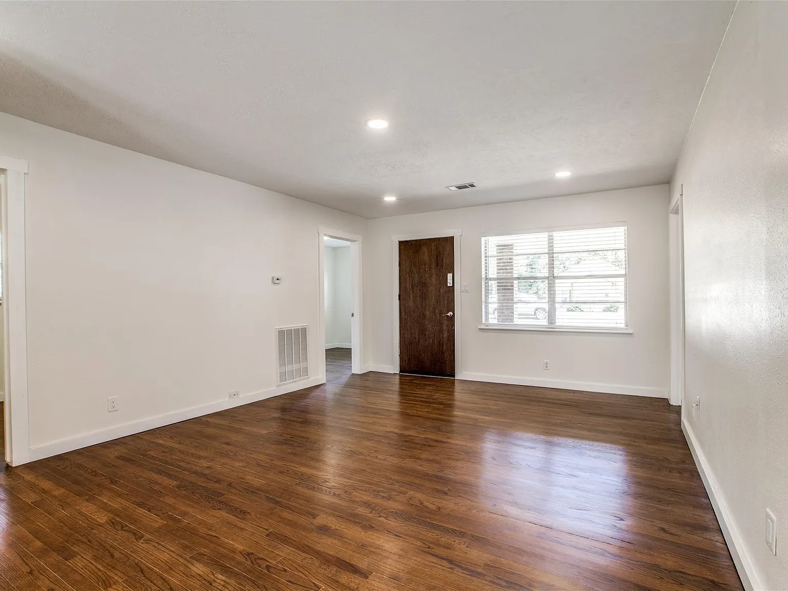 3 bed, 2.0 bath, 1400 sqft, $1,700 — Photo 4