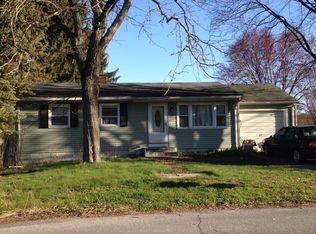 5 Peacock Ln, Poughkeepsie, NY 12601