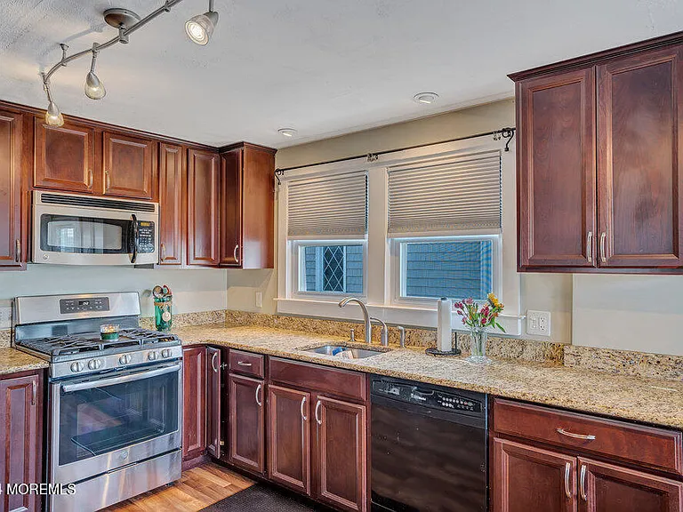 111 Beacon Blvd — Photo 21