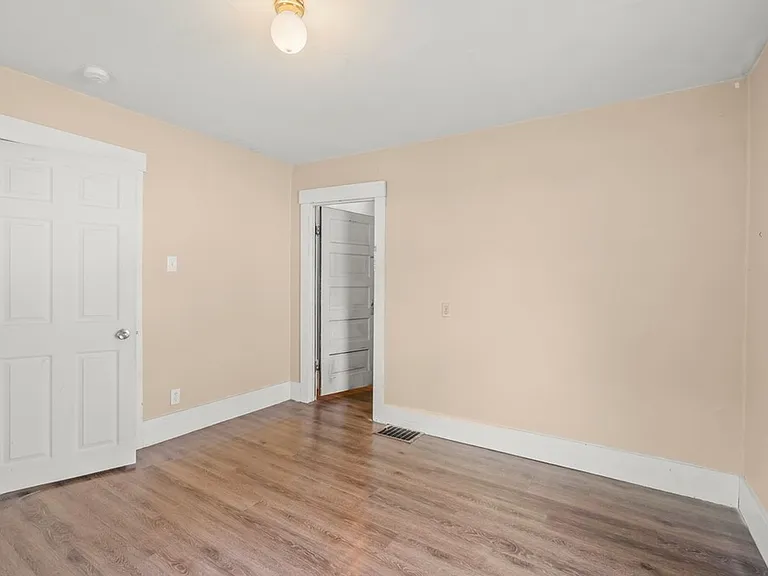 1421 Tremont St — Photo 6