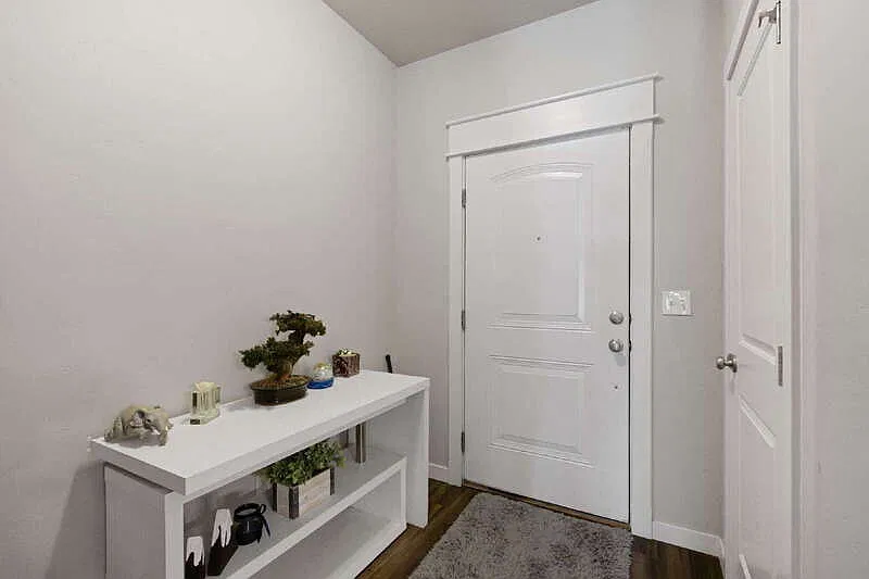 3 bed, 2.5 bath, 1704 sqft, $3,295 — Photo 3
