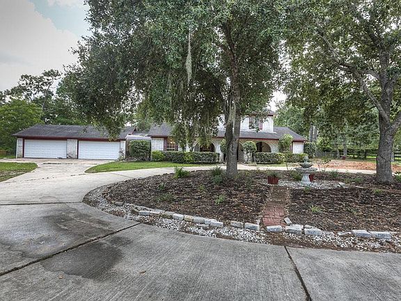4 car garage, circle driveway