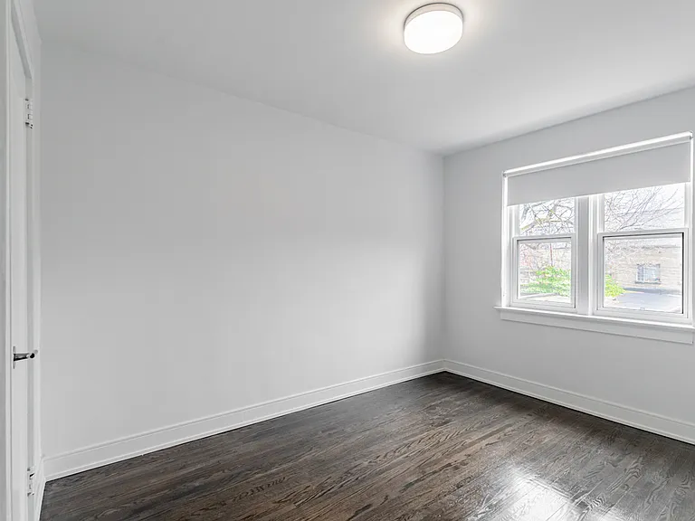 310 Lonsdale Rd — Photo 8