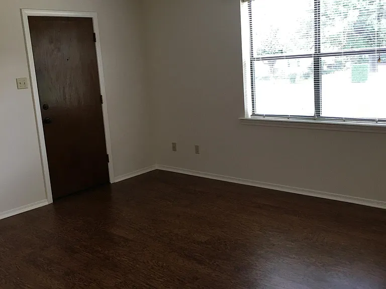 2100 Louisville St #C — Photo 8