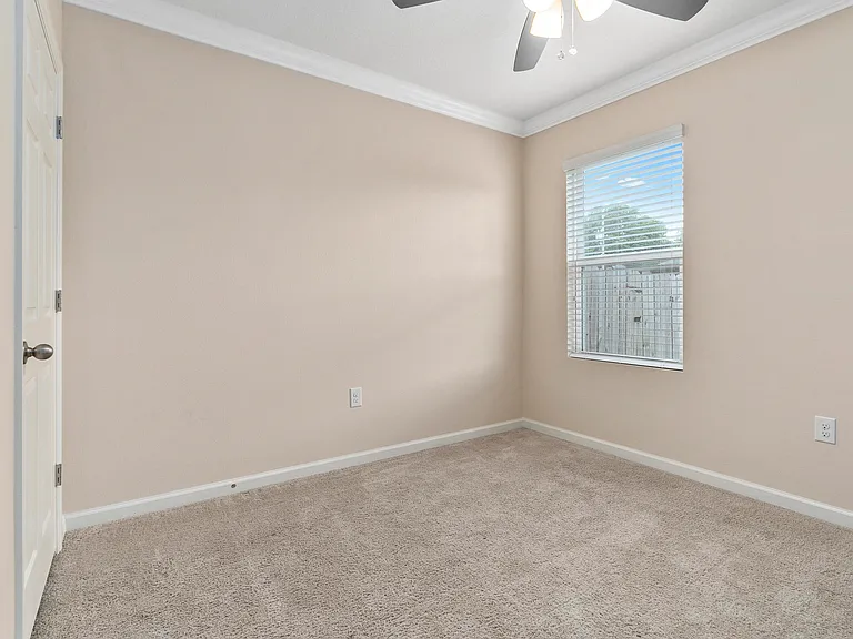 1810 SW Capehart Ave — Photo 22