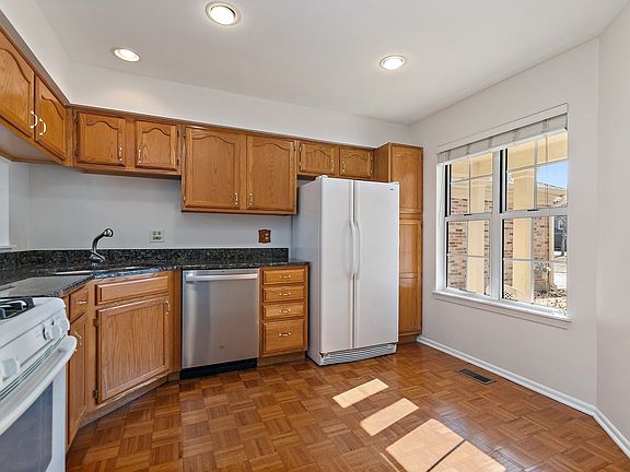 5th image of 2834 Effingham Ct