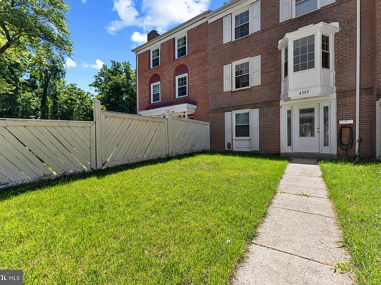 4305 Birchlake Ct — Photo 3