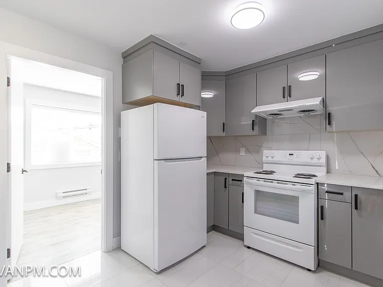 55XX Melbourne St #3 — Photo 9