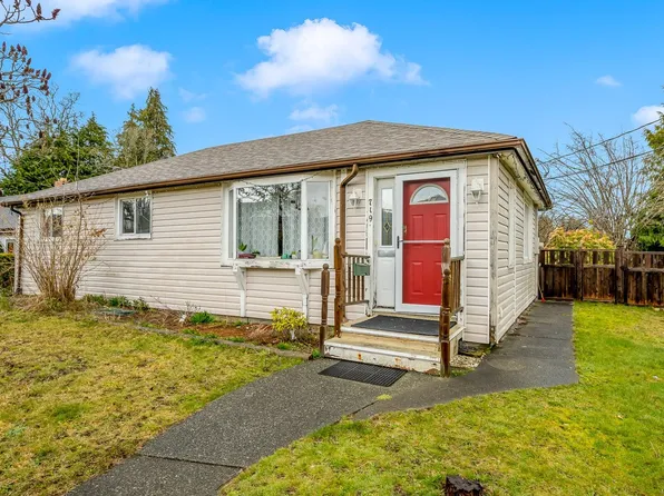 719 8th St, Courtenay, BC V9N 1N6