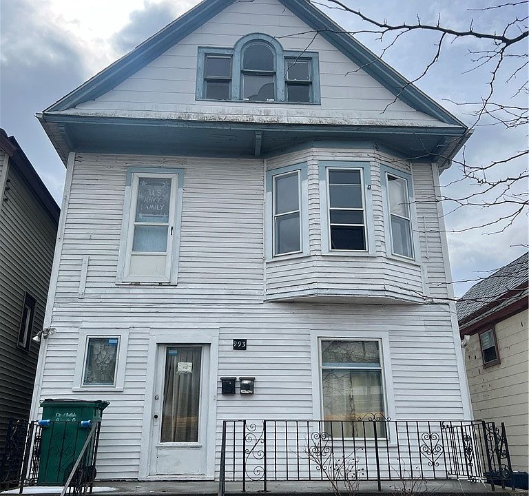 1st image of 993 E Lovejoy St