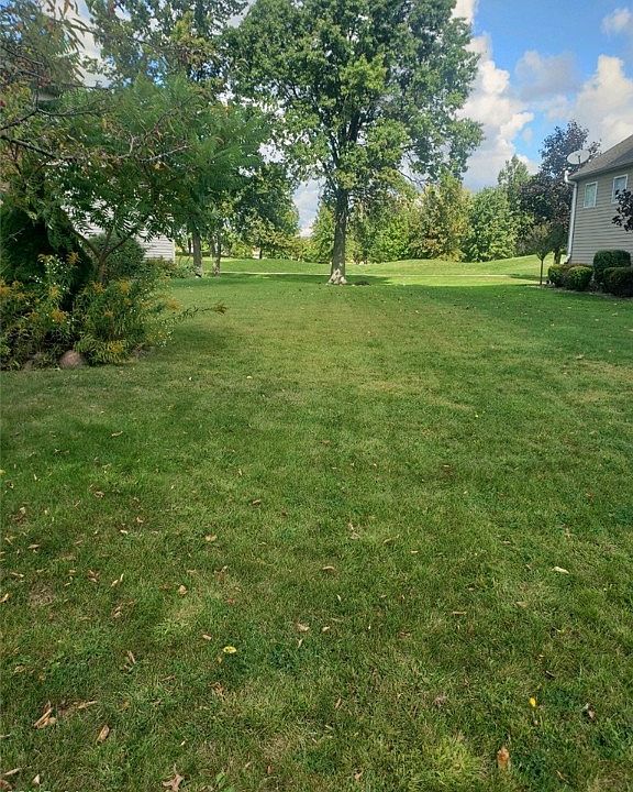 2nd image of Crown Colony Dr