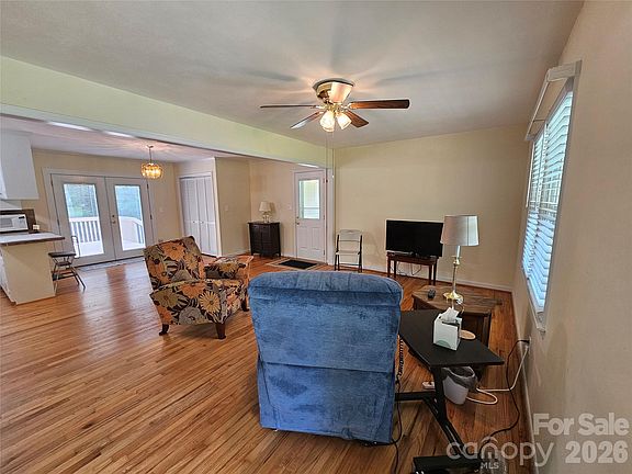 2nd image of 2086 Knight Rd