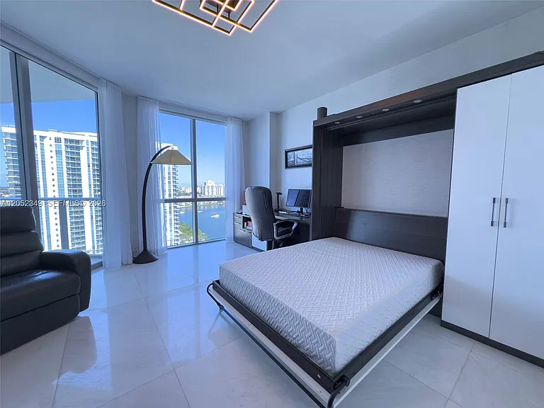 17111 Biscayne Blvd #1705 — Photo 27