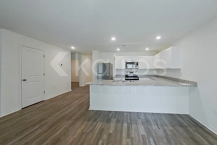 4 bed, 2.0 bath, 1665 sqft, $1,895 — Photo 2