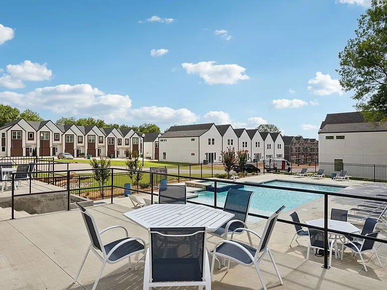 Oak Hill Townhomes: Now Offering First Month FREE! — Photo 57