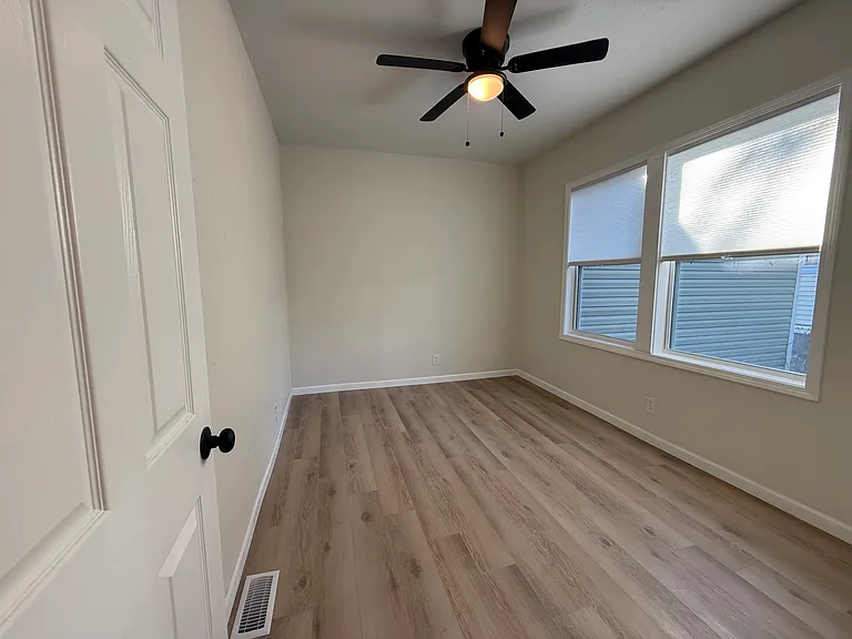 211 Frisco St — Photo 10