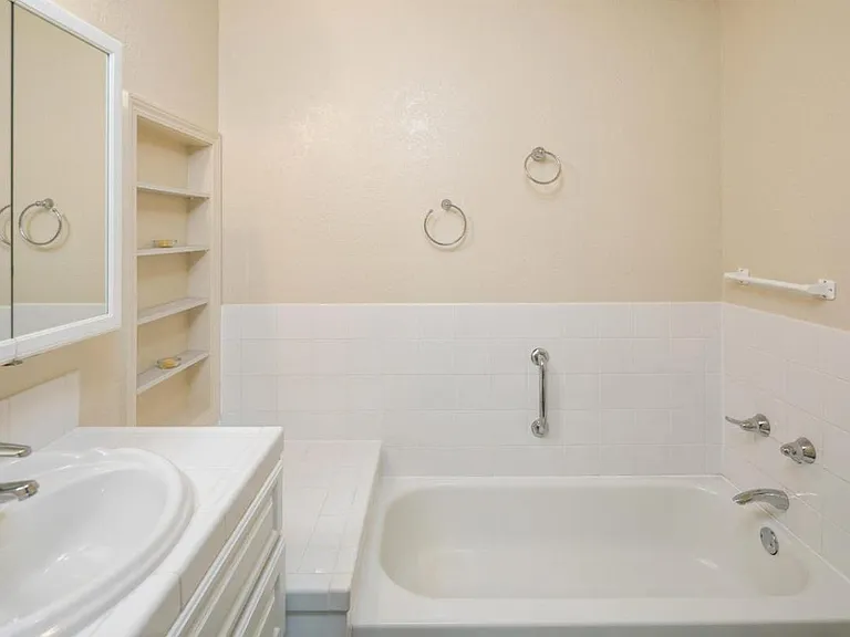 Master bathroom 1