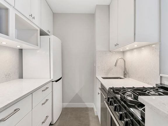 4th image of 159 W 53rd St APT 20C