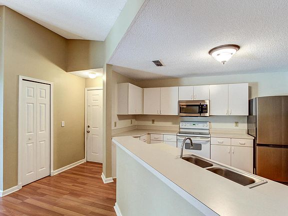 5th image of 900 Ironwood Dr Unit 922