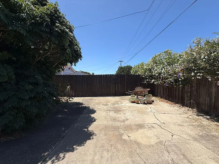 735 Patterson Rd — Photo 42