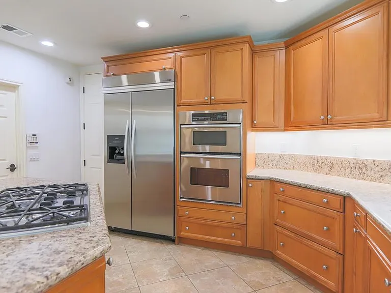 415 N Cedros N — Photo 19