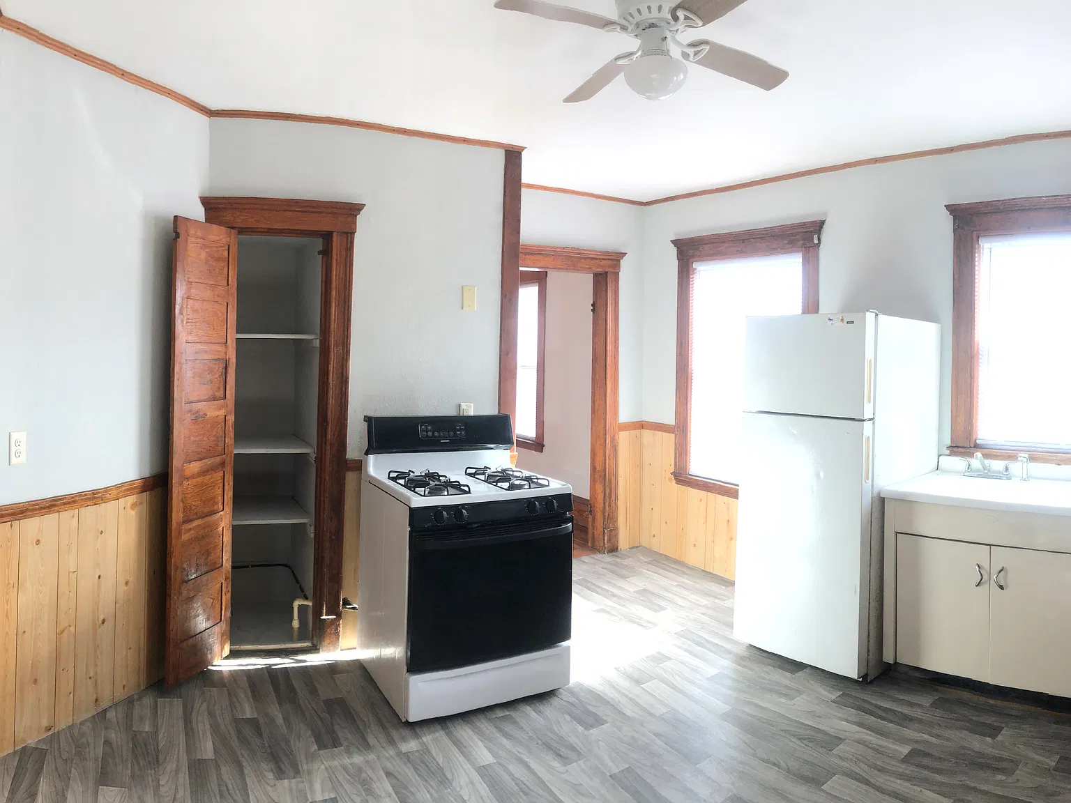 2 bed, 1000 sqft, $1,800 — Photo 2