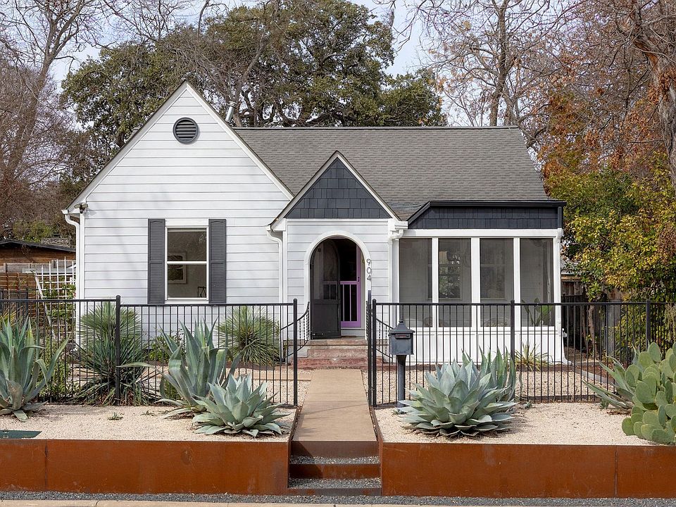 1st image of 904 Josephine St