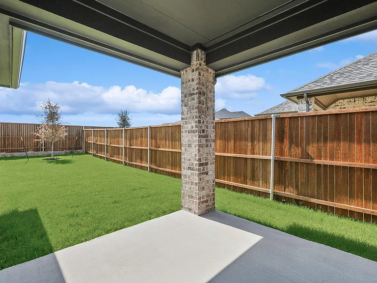 517 Amenduni Ln — Photo 31
