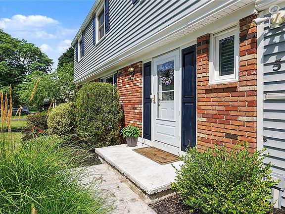 2nd image of 55 Crandon Way