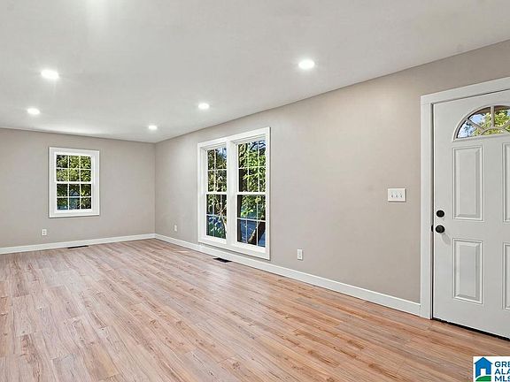 3rd image of 8929 Valleybrook Rd