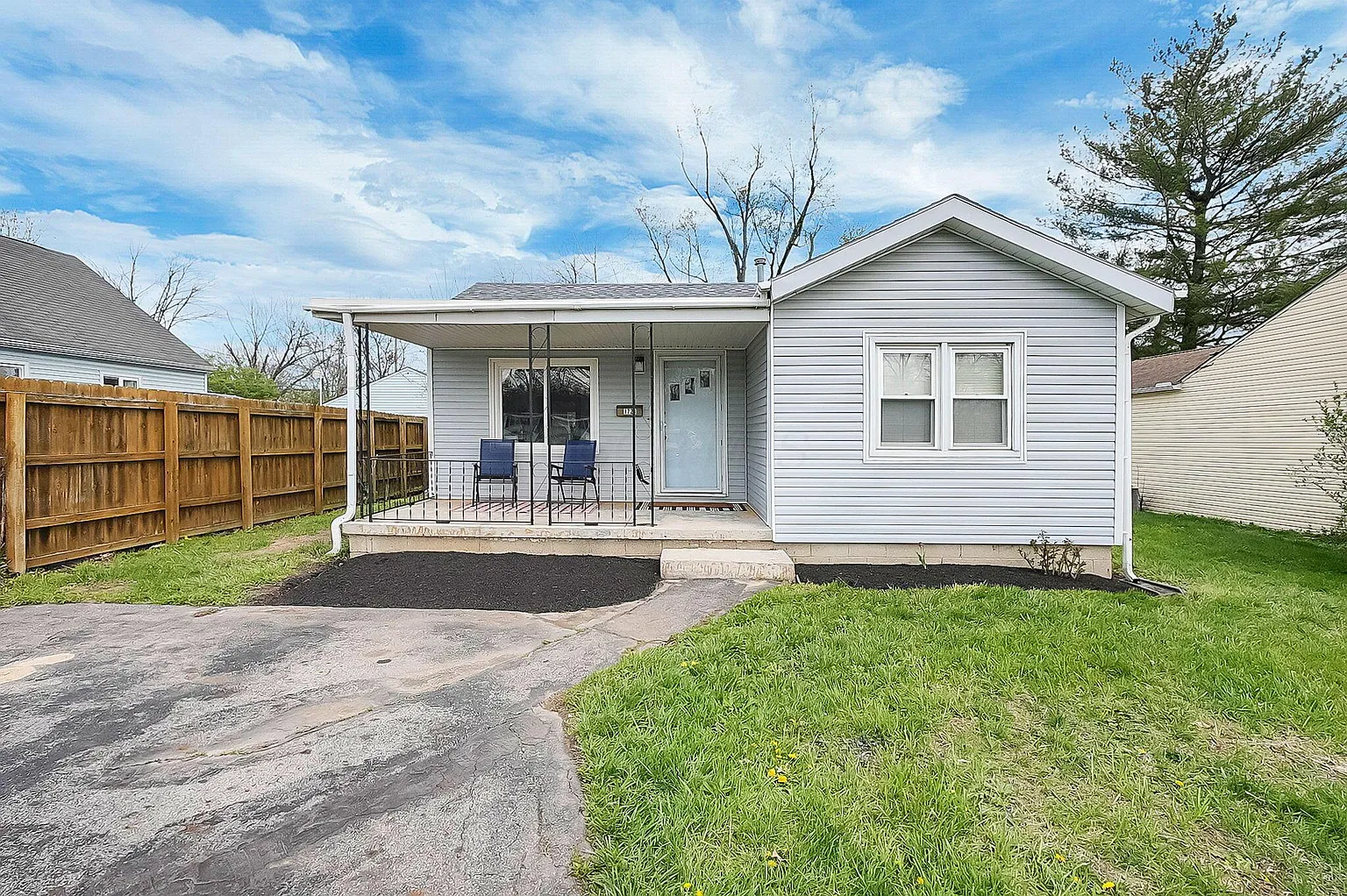 1728 Laurel Ave photo 1
