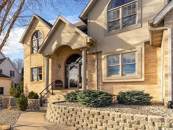 2nd image of 100 Willow Trl