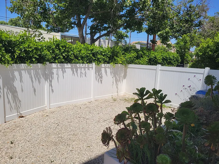 13822 Oxnard St — Photo 16
